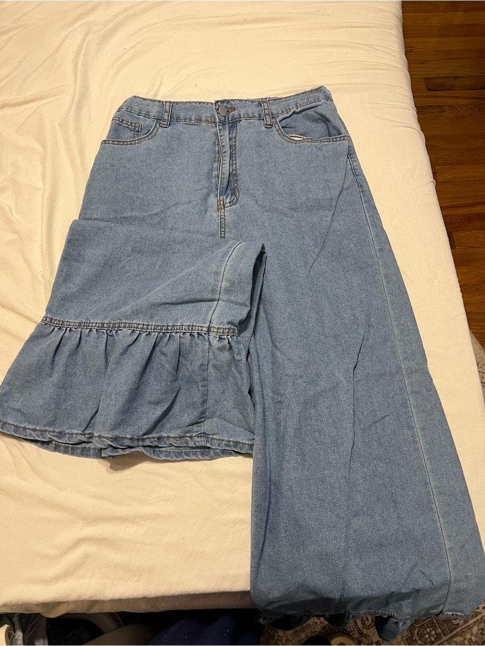 Women’s Light Denim Ruffle Wide-Leg Jeans
